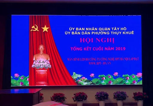 Thi công lắp đặt màn hình LED hội trường: Phối âm thanh – ánh sáng & kinh nghiệm giảm echo hình ảnh