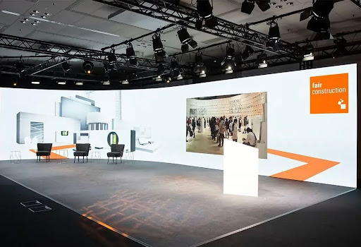 Thi công lắp đặt màn hình LED triển lãm: Booth modular, góc nhìn 160° & mẹo thu hút khách tham quan