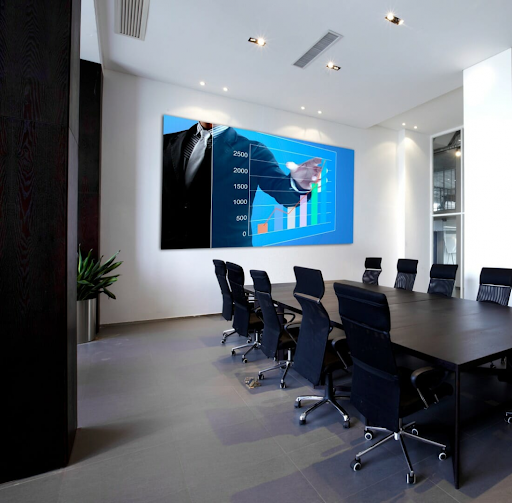 Chi phí màn hình LED phòng họp: Tính năng tương tác & tối ưu ngân sách doanh nghiệp
