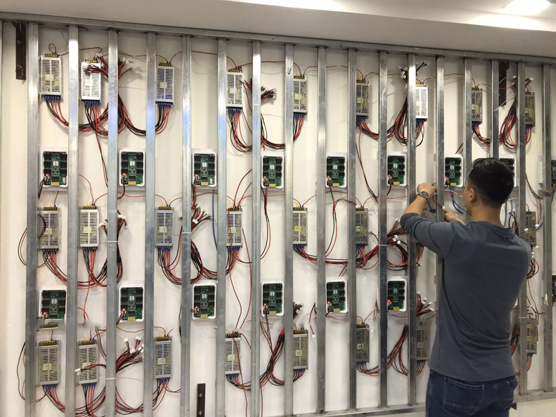 Thi công màn hình LED trong nhà: Quy trình, tiêu chuẩn an toàn & mẹo tối ưu thẩm mỹ